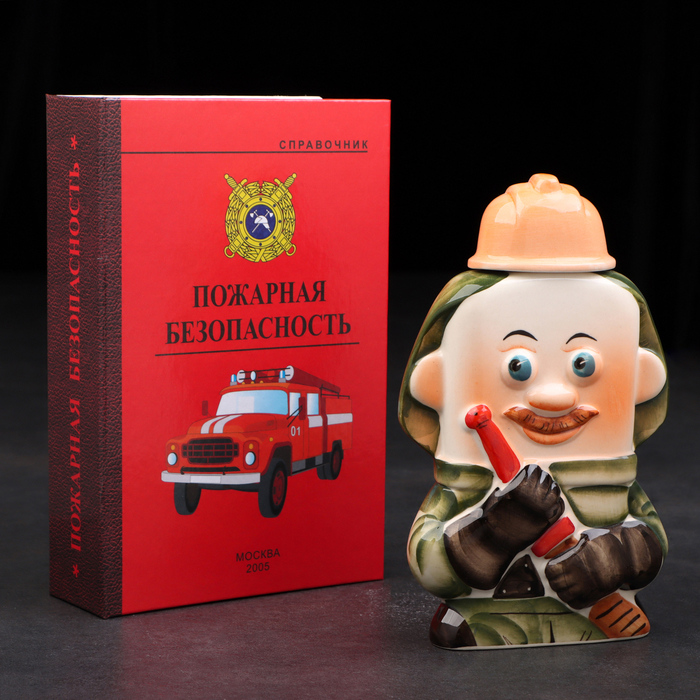 Штоф фарфоровый «Пожарный», 0.4 л, в упаковке книге - Фото 1