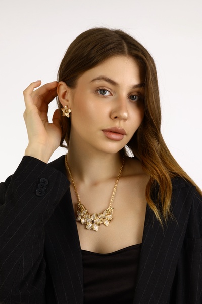 Набор 2 предмета: серьги, колье «Цветы», цвет молочный в золоте, 45 см