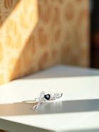 Брошь Love, чёрно-белая в серебре - Фото 5