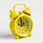 Будильник «Смайлик», дискретный ход, d=4 см, 6×4.5 см, жёлтые - Фото 2