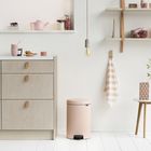 Мусорное ведро Brabantia NewIcon, пластиковое внутреннее ведро, с педалью, цвет чайная роза, 20 л - Фото 6