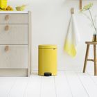 Мусорное ведро Brabantia NewIcon, пластиковое внутреннее ведро, с педалью, цвет жёлтая маргаритка, 20 л - Фото 6