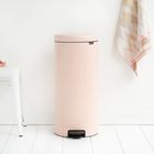 Мусорное ведро Brabantia NewIcon, пластиковое внутреннее ведро, с педалью, цвет чайная роза, 30 л - Фото 5