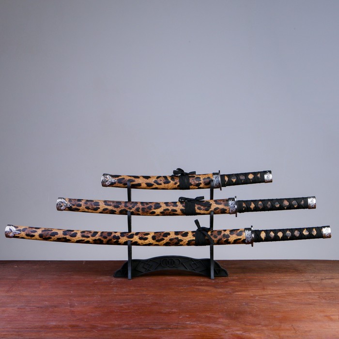 Макет оружия «Сувенирные катаны на подставке 3в1. Леопард», подарочный набор, ножны кожзам, 47 см; 70 см; 89 см - Фото 1