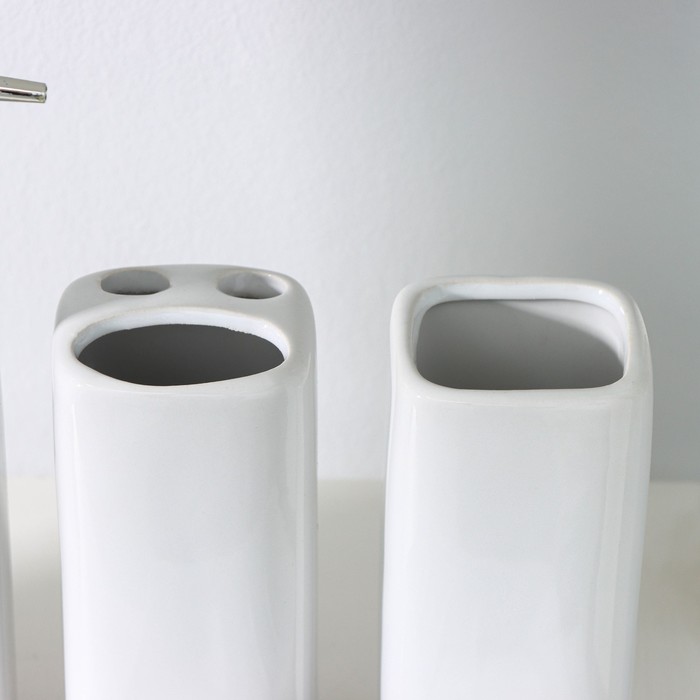 Набор аксессуаров для ванной комнаты Доляна «Статика», 4 предмета (дозатор 300 мл, мыльница, 2 стакана), цвет белый - фото 1925821657