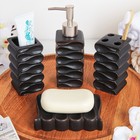 Набор аксессуаров для ванной комнаты Доляна «Шлейф», 4 предмета (дозатор 300 мл, мыльница, 2 стакана), цвет чёрный - Фото 2