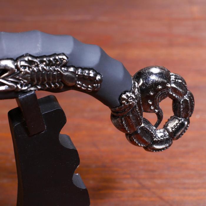 Сувенирный нож на подставке, скорпион на лезвии и рукоятке, 53,5 см - фото 1887622751