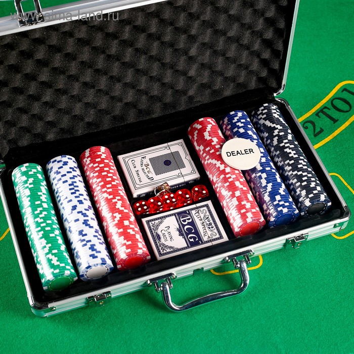 Покер в металлическом кейсе (2 колоды, фишки 300 шт., 5 кубиков), 20.5 х 38 см - Фото 1