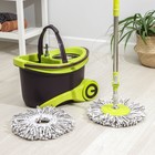 Набор для уборки: ведро на колёсиках с металлической центрифугой 18 л, швабра, запасная насадка из микрофибры, 2 дозатора, цвет МИКС - Фото 1