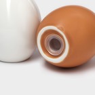 Набор для специй BellaTenero «Яйца», 3 предмета: солонка 60 мл, перечница 60 мл, подставка, фарфор, белый, бежевый - Фото 5