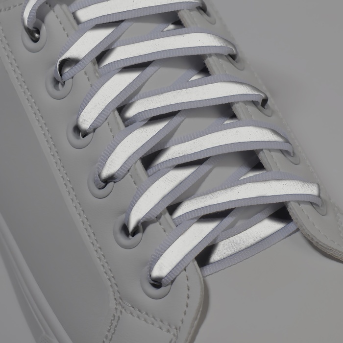 Шнурки для обуви, пара, плоские, со светоотражающей полосой, 10 мм, 110 см, цвет белый - фото 1898045895