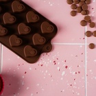 Форма для конфет и шоколада Доляна «Сердцеедка», силикон, 21.5×11×1.5 см, 15 ячеек, коричневая - Фото 11