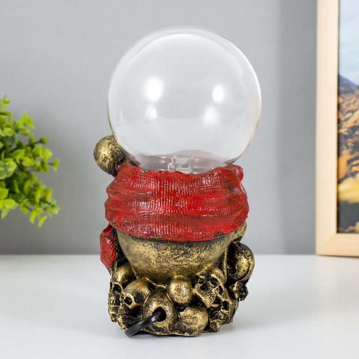 Плазменный шар полистоун "Череп пирата в красной бандане" 19х11х9,5 см RISALUX - фото 1887711602