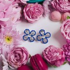 Серьги "Цветок" четырёхлистник, цвет бело-синий в серебре - Фото 2