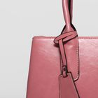 Сумка женская на молнии, отдел с перегородкой, 3 наружных кармана, длинный ремень, цвет розовый - Фото 4