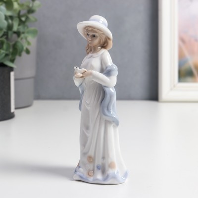 Фигурка керамика «Девочка с шарфом, с голубем», цветной, 14×5×5.5 см