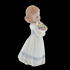 Сувенир керамика "Малышка с букетом роз" 12х5,5х4 см - Фото 2