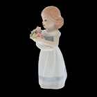 Сувенир керамика "Малышка с букетом роз" 12х5,5х4 см - Фото 3