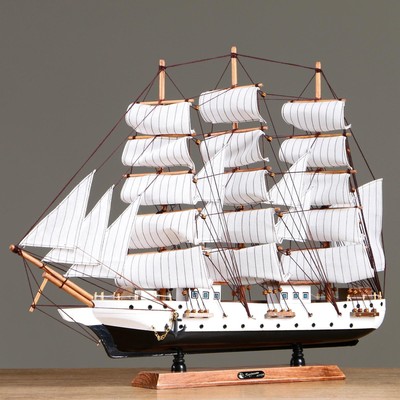 Сувенирная модель корабля «Дания», борта белые, паруса белые с полосами, 65×65×10 см