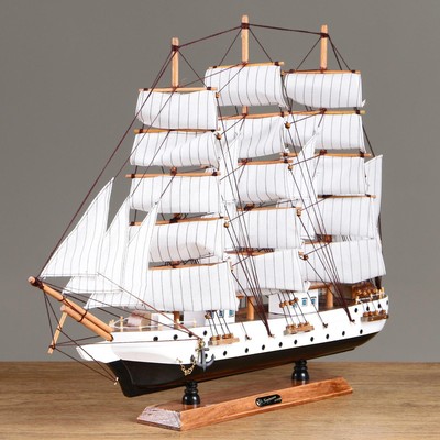 Сувенирная модель корабля «Дания», борта белые, паруса белые с полосами, 65×65×10 см
