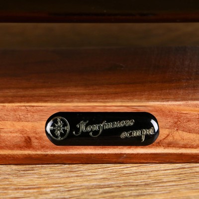 Сувенирная модель корабля «Дания», борта белые, паруса белые с полосами, 65×65×10 см