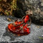 Сувенир из латуни и янтаря "Лягушонок" на подставке МИКС - Фото 1