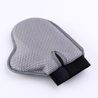 Рукавица - расческа с металлическими зубьями, серая - Фото 3