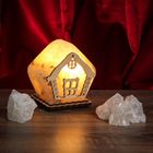 Соляной светильник "Домик" 9х13 см, деревянный декор, цельный кристалл - Фото 1