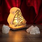 Соляной светильник "Кораблик" малый, 12х13х6 см, деревянный декор, цельный кристалл - Фото 1
