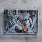 Часы настенные, серия: Люди, "Девушка и леопард", 25х35  см, микс - Фото 1