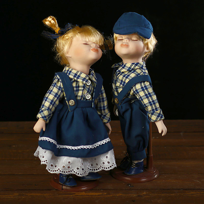 Кукла коллекционная парочка поцелуй набор 2 шт "В джинсовых нарядах" 30 см