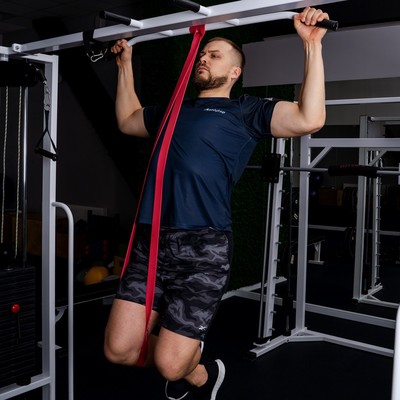 Эспандер ленточный многофункциональный ONLYTOP, 208×4.4×0.5 см, 17-54 кг, красный