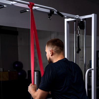 Эспандер ленточный многофункциональный ONLYTOP, 208×4.4×0.5 см, 17-54 кг, красный