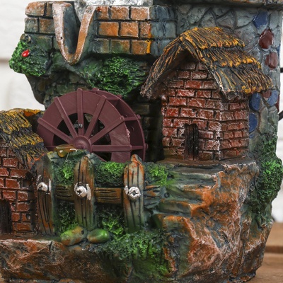 Фонтан настольный «Дом с соломенной крышей», 13×17 см, с подсветкой