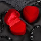 Футляр бархатный под кольцо «Сердце с рамкой из точек» 5×5, цвет красный, вставка красная - фото 3676996