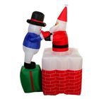 Надувная фигура "Снеговик достаёт Деда Мороза из трубы" 100*140 см - Фото 2