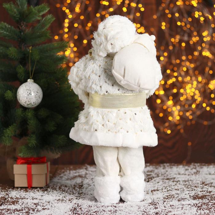 Дед Мороз "В белой шубке, с подарками" 45 см - фото 1908322592