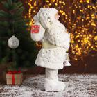 Дед Мороз "В белой шубке, с подарками" 45 см - фото 4574575