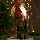 Дед Мороз "В пушистой жилетке, с веточками" 45 см - фото 3803071