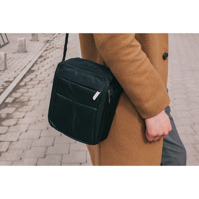 Планшет мужской, 2 наружных кармана, регулируемый ремень, цвет чёрный