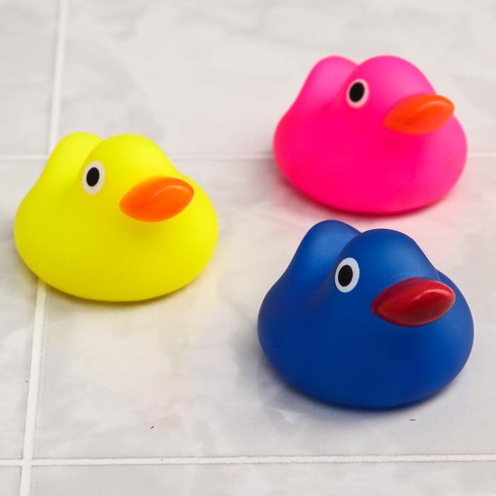 Игрушка для ванны «Уточка» с пищалкой, цвет МИКС - Фото 1