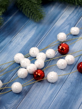 {{photo.Alt || photo.Description || 'Бусы на ёлку «Шарики», длина 2 м, красный/белый'}}