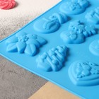 Форма для украшений 3D Доляна «Ёлочные игрушки», силикон, 30×30 см, 12 ячеек, цвет синий - Фото 2