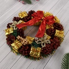 Венок новогодний d=22 см «Зимнее волшебство. Бант», бант с шишками и подарками - Фото 3