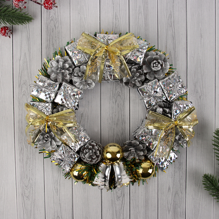 Венок новогодний d=22 см «Зимнее волшебство», с серебристыми бантами и шариками - Фото 1
