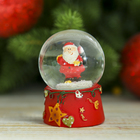 Сувенир полистоун водяной шар "Дед Мороз со звёздочками" 6,5х4,5х4,5 см - Фото 1