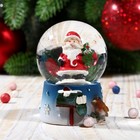 Сувенир полистоун водяной шар "Дед Мороз с воробушком" 6,5х4,5х4,5 см - Фото 1
