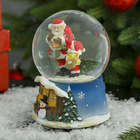 Сувенир полистоун водяной шар музыкальный "Дед Мороз дарит подарки" 14х10,5х10,5 см - Фото 3