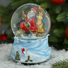 Сувенир полистоун водяной шар музыкальный "Дед Мороз с белыми медведями" 14х10,5х10,5 см - Фото 2