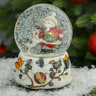 Сувенир полистоун водяной шар музыкальный "Дед Мороз со щенком" 14х10,5х10,5 см - Фото 3